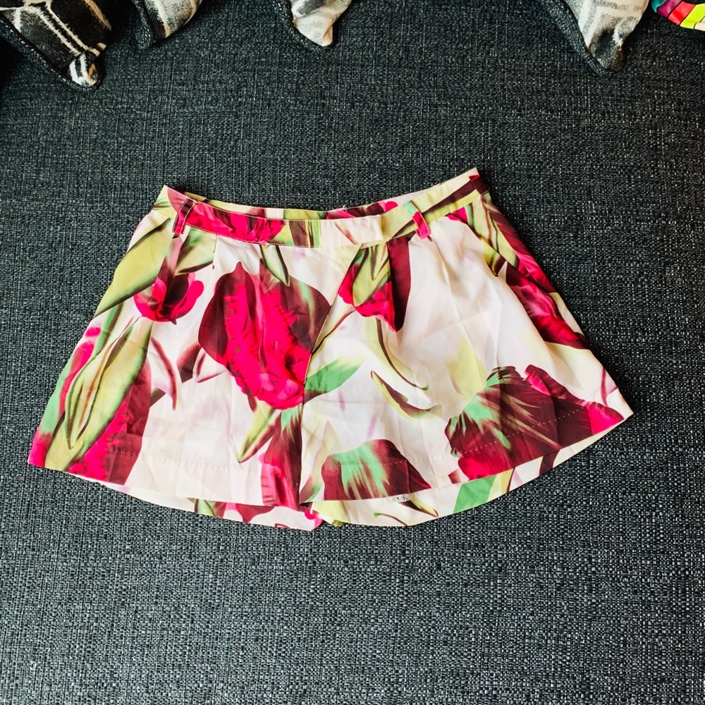 H&H Floral Shorts | size 2